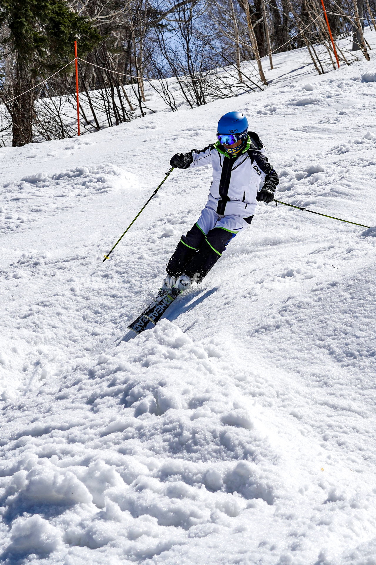 札幌国際スキー場 Mt.石井スポーツ ISHII SKI ACADEMY 校長・斉藤人之さんによる『斉藤塾』開講。本日のテーマは、「春雪！コブからスキーのたわみを楽しむ！！」(^^)v